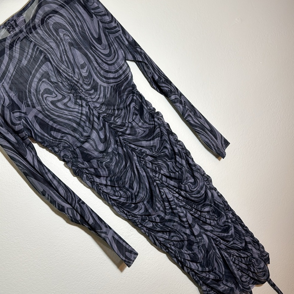 ASOS design curve 12 long sleeve dress with ruching in printed mesh - Picture 9 of 9